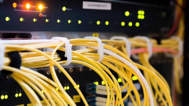 Server und Kabel