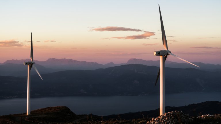 Windräder vor Sonnenuntergang