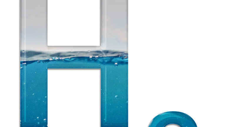 Wasserstoff Forum 2022 Cluster Energietechnik Berlin-Brandenburg H2 Schriftzug mit Wasser gefüllt